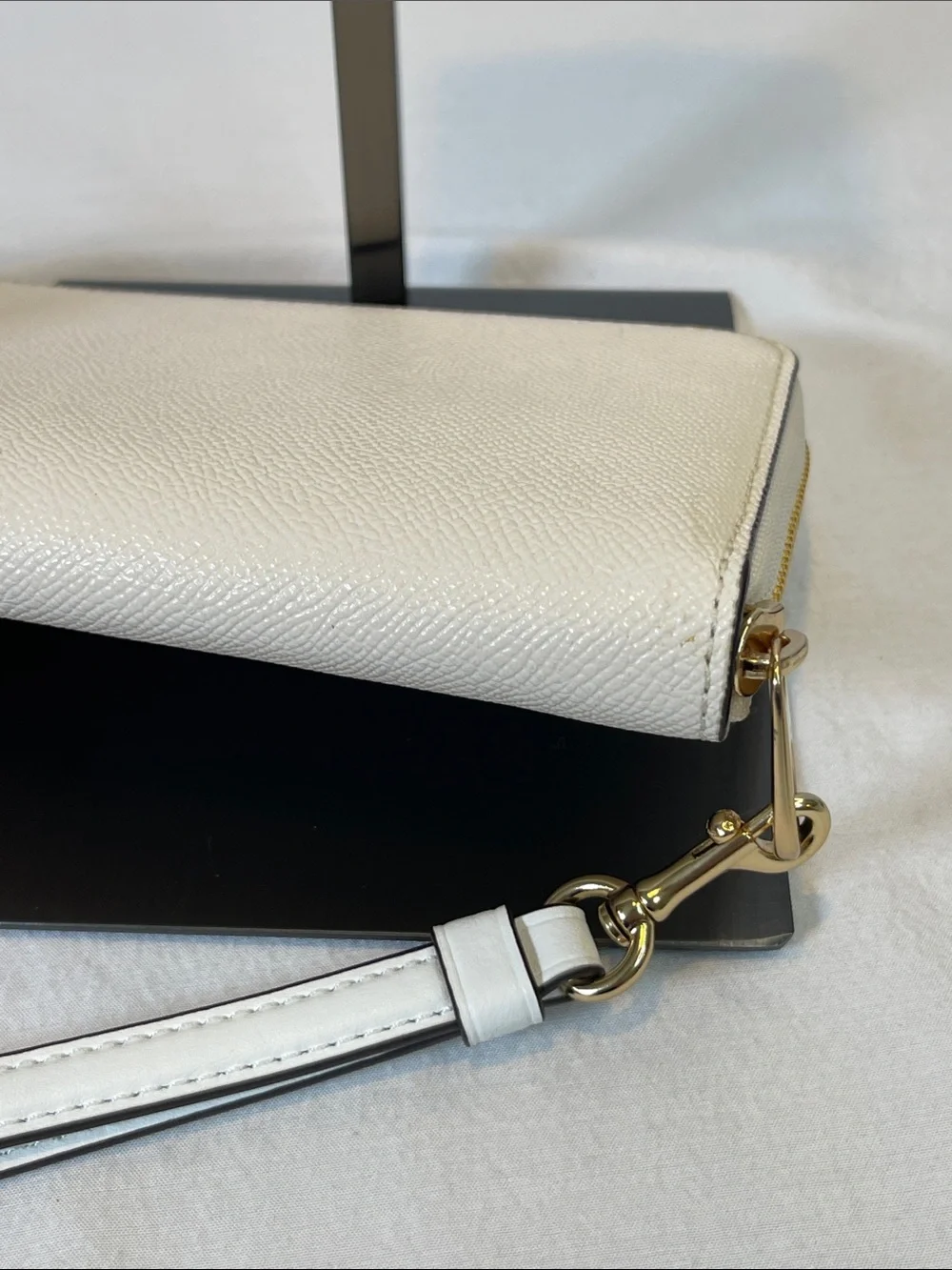 Coach B2254-C3441 Long Zip Around Wallet Chalk White Crossgrain Leather Wristlet